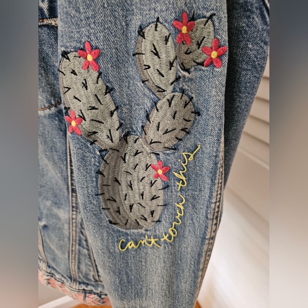 TRUE RELIGION SUN & STARS EMBROIDERED DENIM TRUCKER JACKET ⭐️🌙Size Large | NWT - Picture 4 of 8